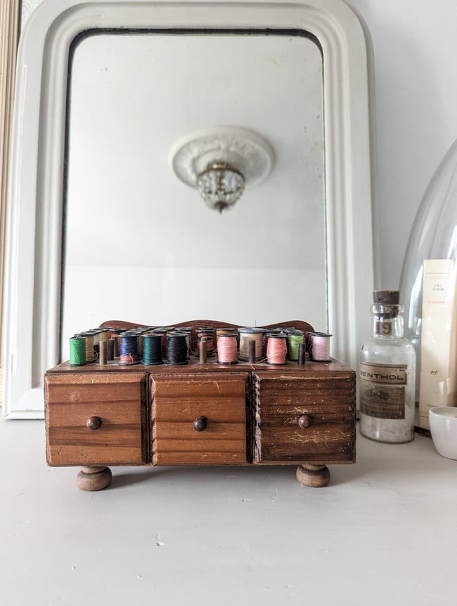 Petit meuble de couture 