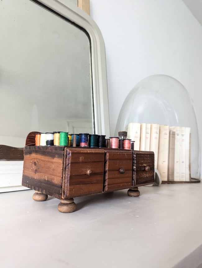 Petit meuble de couture 