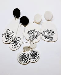 Image 2 of Black and White Contemporary Florals: (PCE009)