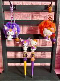 π Halloween Hello Kitty & Kuromi Keychain + Pen Set