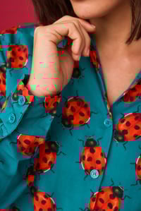 Image 3 of Camisa mariquitas verde