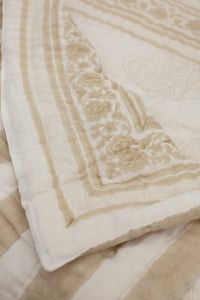 Image 4 of Sand Poppy Quilt