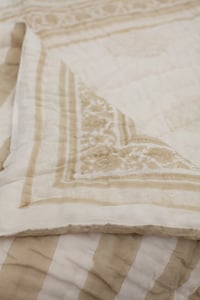 Image 5 of Sand Poppy Quilt