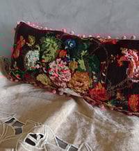 Image 5 of Coussin en canevas vintage, fond chocolat 