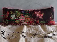 Image 8 of Coussin en canevas vintage, fond chocolat 