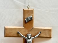 Image 7 of Grand Crucifix Antique - Jésus Christ sur la Croix - Métal Argenté & Bois Clair - 37 cm