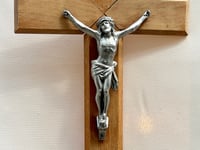 Image 5 of Grand Crucifix Antique - Jésus Christ sur la Croix - Métal Argenté & Bois Clair - 37 cm