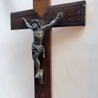 Image 5 of Grand Crucifix Antique - Jésus Christ sur la Croix - Bronze Doré & Chêne - Fin XIXe 