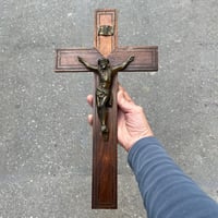Image 2 of Grand Crucifix Antique - Jésus Christ sur la Croix - Bronze Doré & Chêne - Fin XIXe 