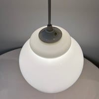 Image 5 of Suspension vintage en opaline – design Space Age, années 60/70