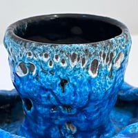 Image 9 of Coquetier vintage 1960 en grès Fat Lava – Poterie du Cyclope - Émaux des glaciers