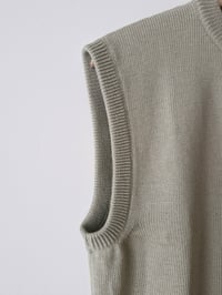 Image 4 of NATURALLY DYED LIGHTWEIGHT MERINO VEST _ COL. 8027