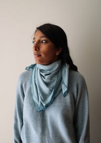 Image 1 of BANDANA  65x65 cm,  100% MERINO WOOL / CIELO
