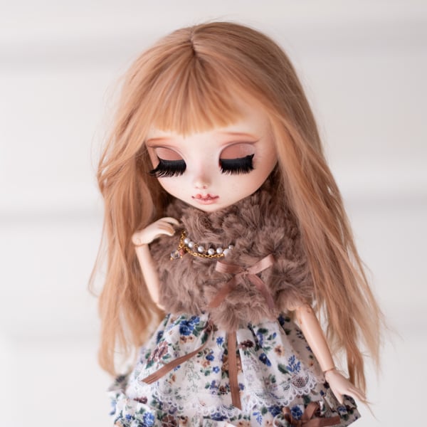 Image of DOLLY DAY - Fluffy cape