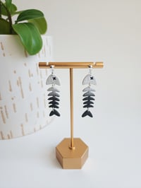 Black Gradient Bony Fish 