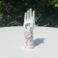 Image 3 of Vase baguier en porcelaine vintage en forme de main – soliflore porte-bijoux – années 70