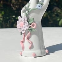 Image 8 of Vase baguier en porcelaine vintage en forme de main – soliflore porte-bijoux – années 70