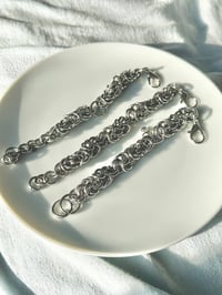Image 2 of chainmaille bracelet 2/3