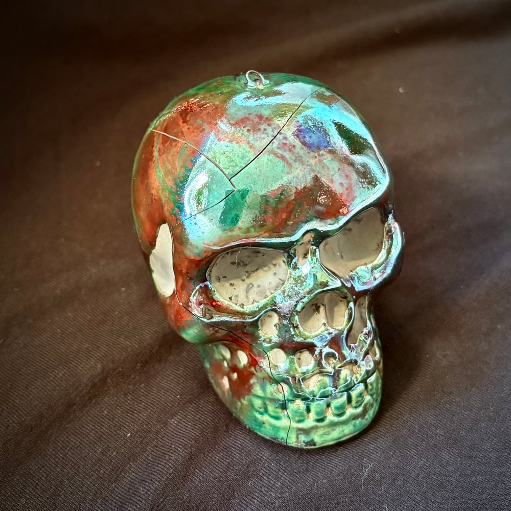 Image of Metallic Raku Skull c