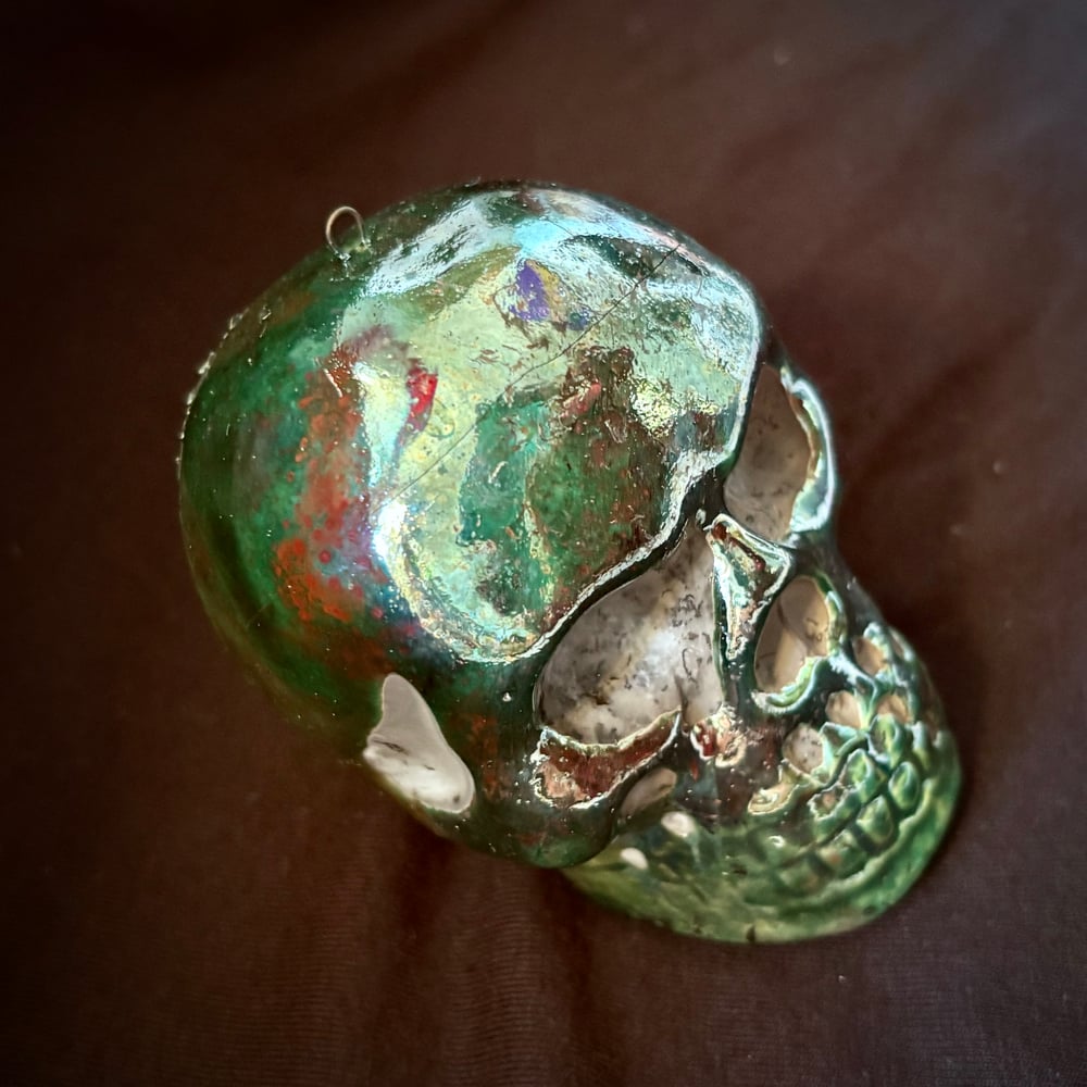 Image of Metallic Raku Skull d