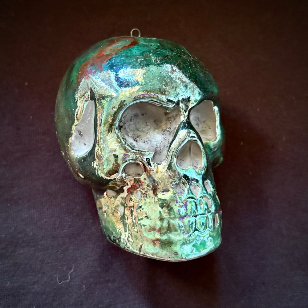 Image of Metallic Raku Skull d