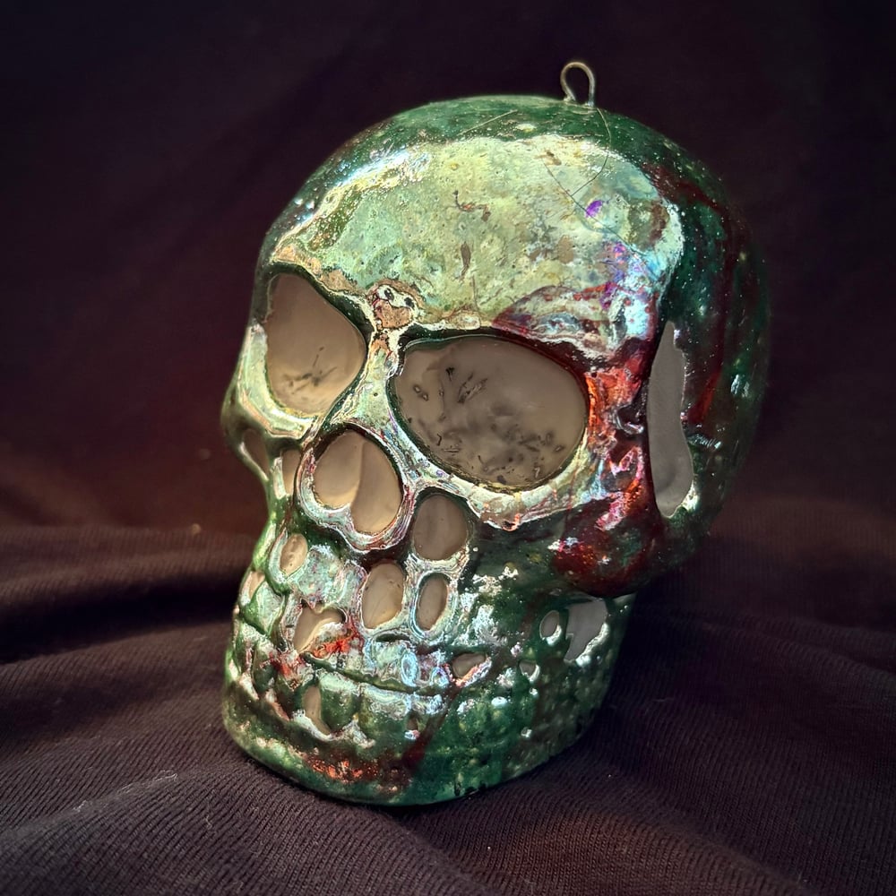 Image of Metallic Raku Skull e