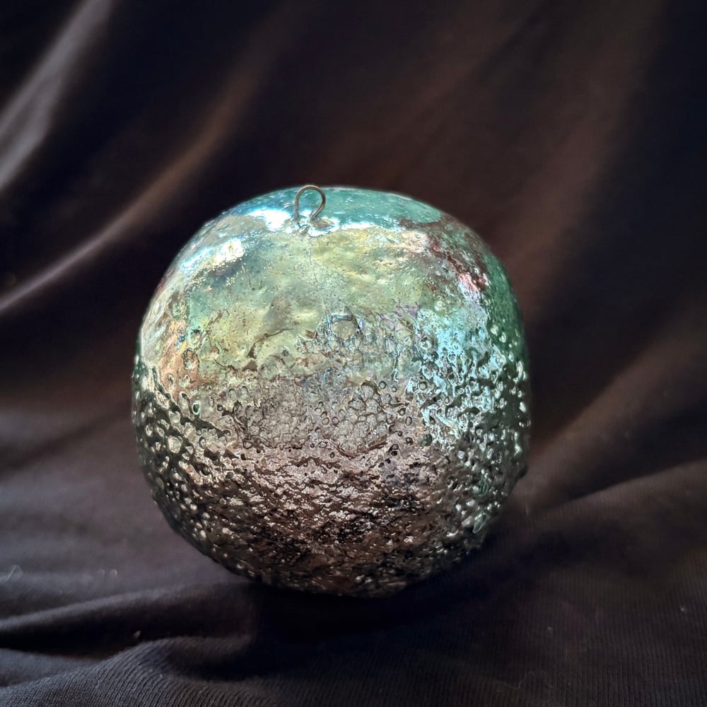 Image of Metallic Raku Skull e