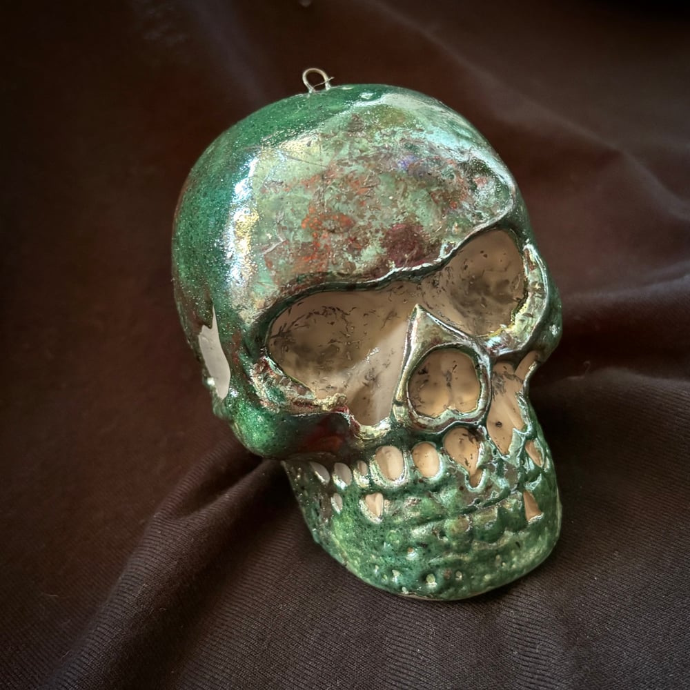 Image of Metallic Raku Skull f