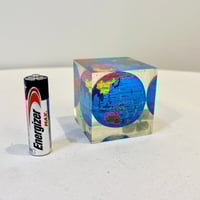 Image 6 of Presse-papier publicitaire vintage globe terrestre KLM - cube en résine Plexiglas - 70 - 80
