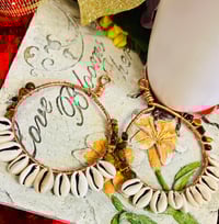 Image 1 of Cowrie Shells & Chips 