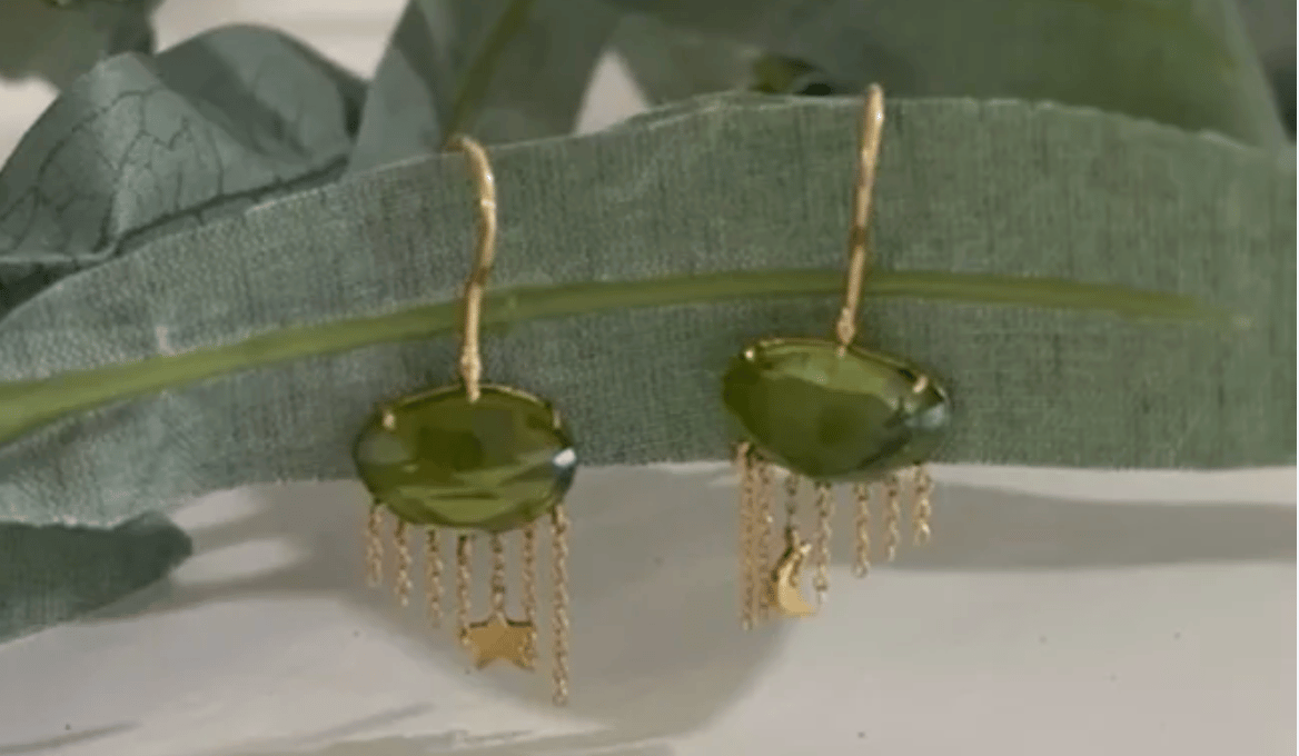 Image of Unhada Nimbus Earrings -18 kt and Peridot