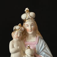 Image 4 of Ancienne grande statue Sainte Vierge à l’Enfant - porcelaine polychrome fin XIXᵉ / 1900