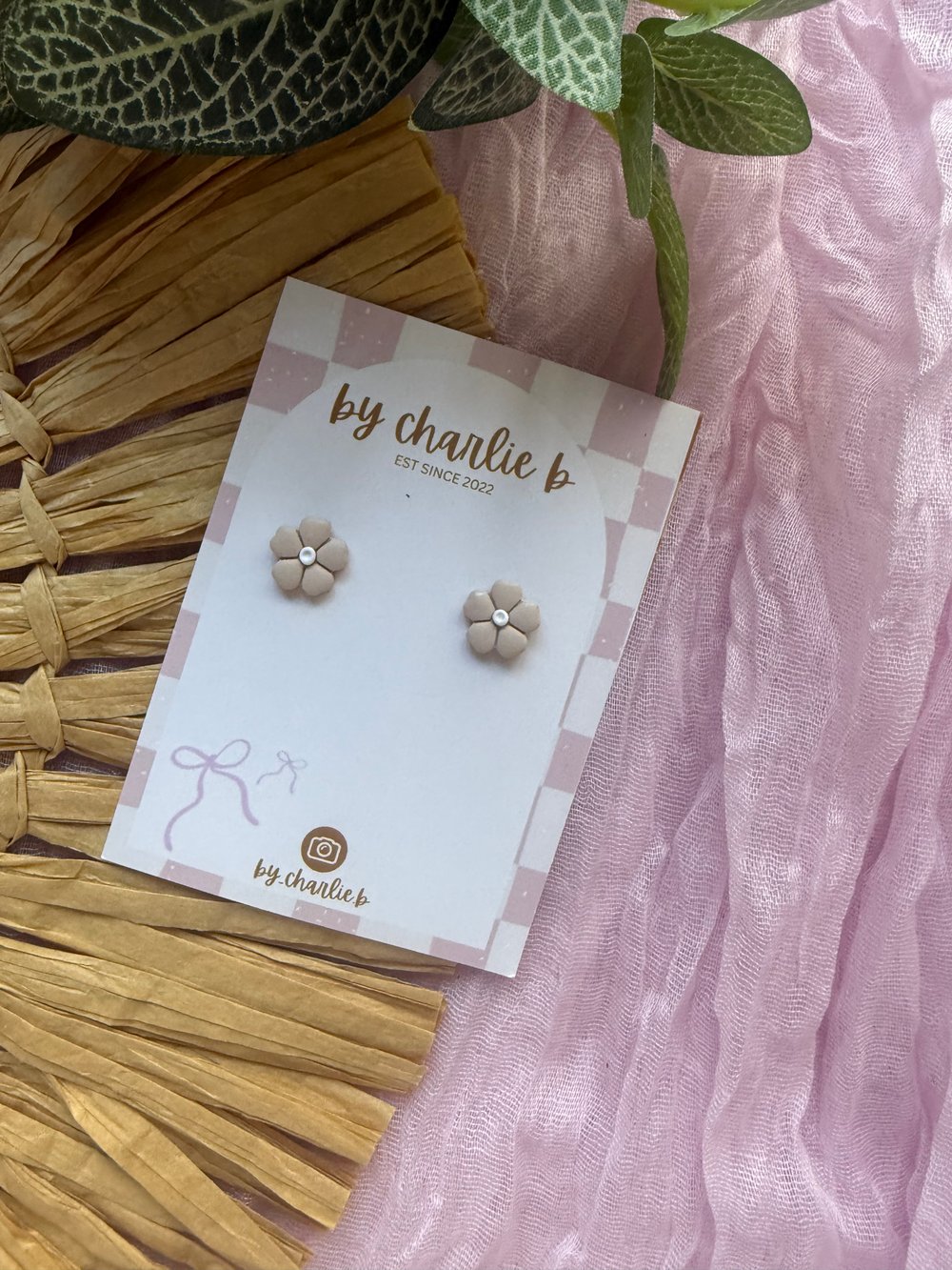 Image of beige daisy stud