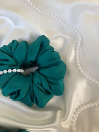Image 2 of Scrunchie Standard Bottle Green/Butelkowa Zieleń