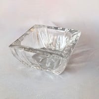 Image 3 of Cendrier carré vintage en cristal d'Arques taillé - modèle Trianon - style ART DECO