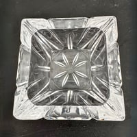 Image 4 of Cendrier carré vintage en cristal d'Arques taillé - modèle Trianon - style ART DECO