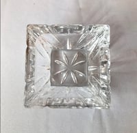 Image 5 of Cendrier carré vintage en cristal d'Arques taillé - modèle Trianon - style ART DECO
