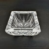 Image 6 of Cendrier carré vintage en cristal d'Arques taillé - modèle Trianon - style ART DECO