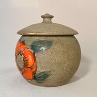 Image 2 of Pot - Bonbonnière avec fleurs vintage en céramique grès beige et coquelicots - 1970