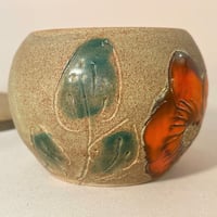 Image 3 of Pot - Bonbonnière avec fleurs vintage en céramique grès beige et coquelicots - 1970