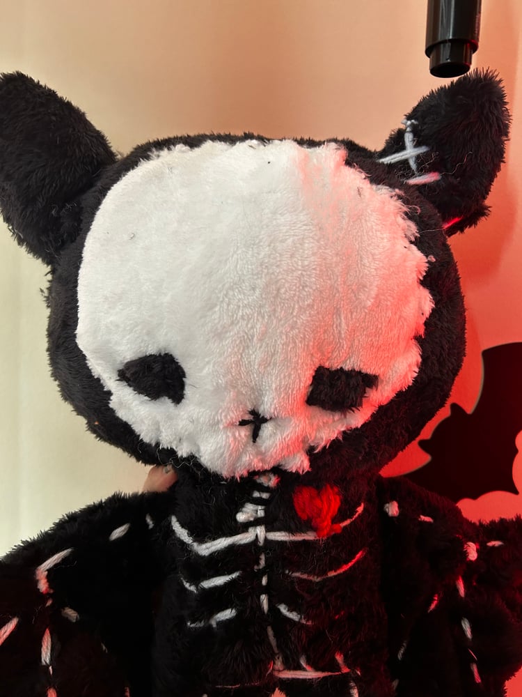 Image of Skelly Bat Gibbie