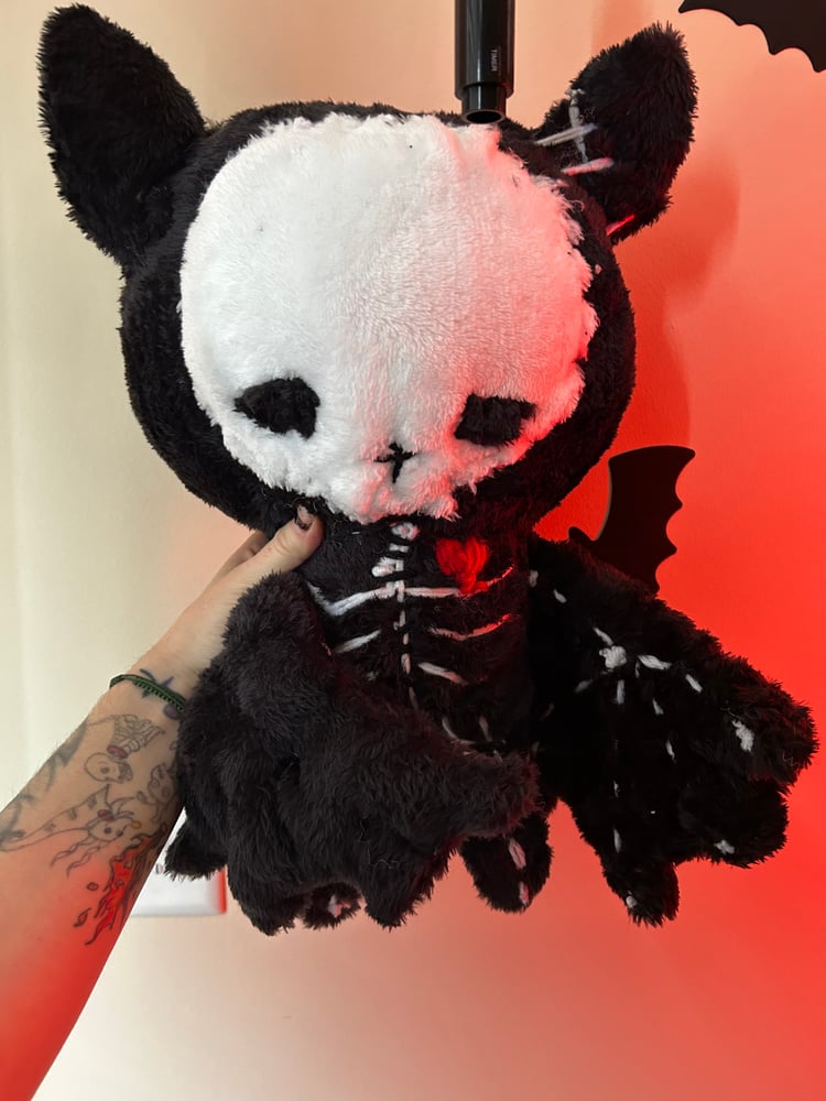 Image of Skelly Bat Gibbie