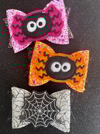 Neon spiders