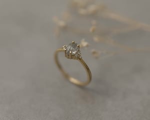 Image of 18ct gold Hexagonal ’Ice’ Diamond ring (LON192)