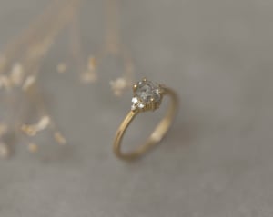 Image of 18ct gold Hexagonal ’Ice’ Diamond ring (LON192)