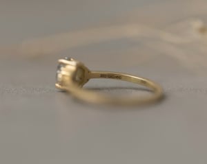 Image of 18ct gold Hexagonal ’Ice’ Diamond ring (LON192)