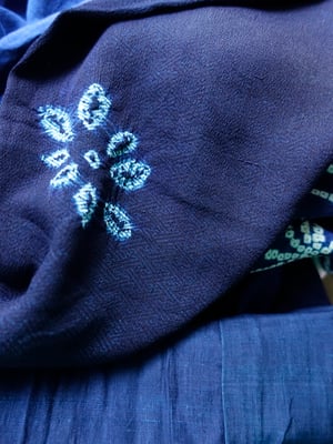 Image of Silke Kimono dame af japansk blå silke med stjernemønster mm. -vendbar!