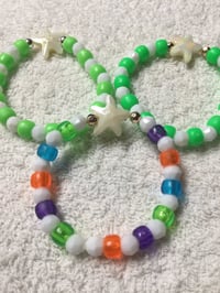 163 Green White Star Stretch Bracelet