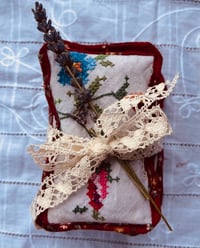 Image 2 of Set of 5 Lavender Sachets, Floral & Burgandy Calico 