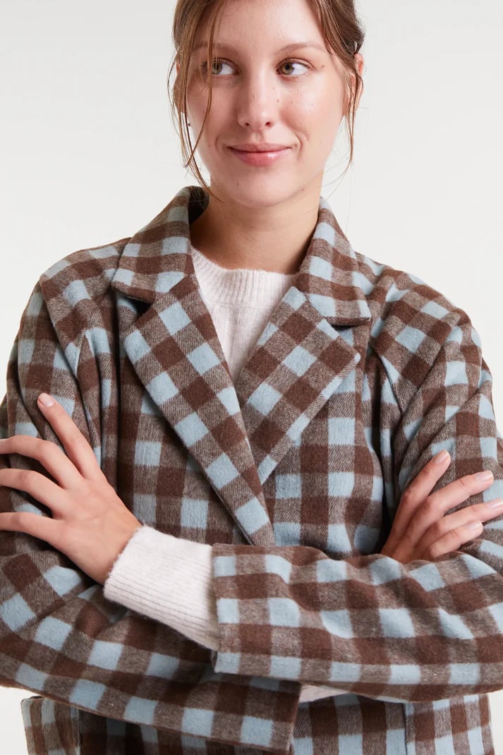 Image of 4-Abrigo de cuadros marrón